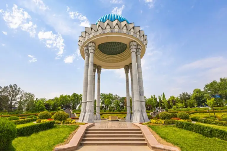 awesomeviewofrotundaatthememorialshakhidlarhotirasicomplex