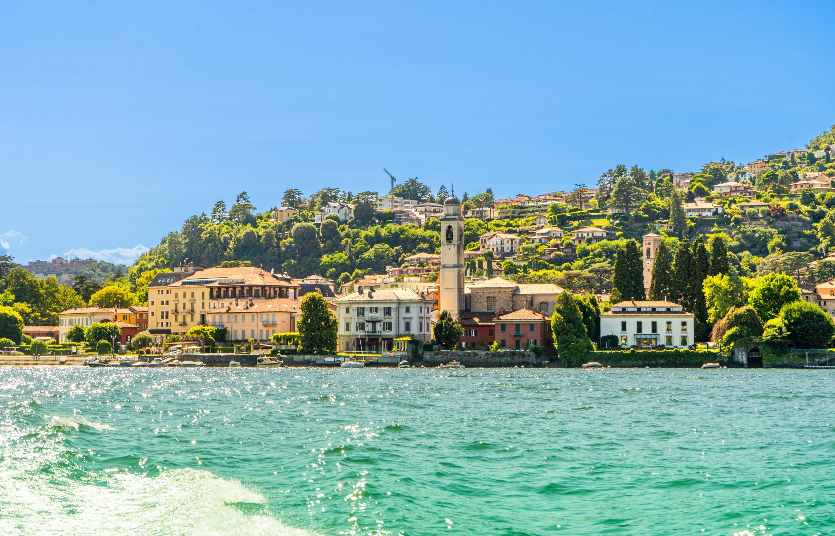 oldhousesbuildingarchitectureonlakecomoitaly-italyvillage