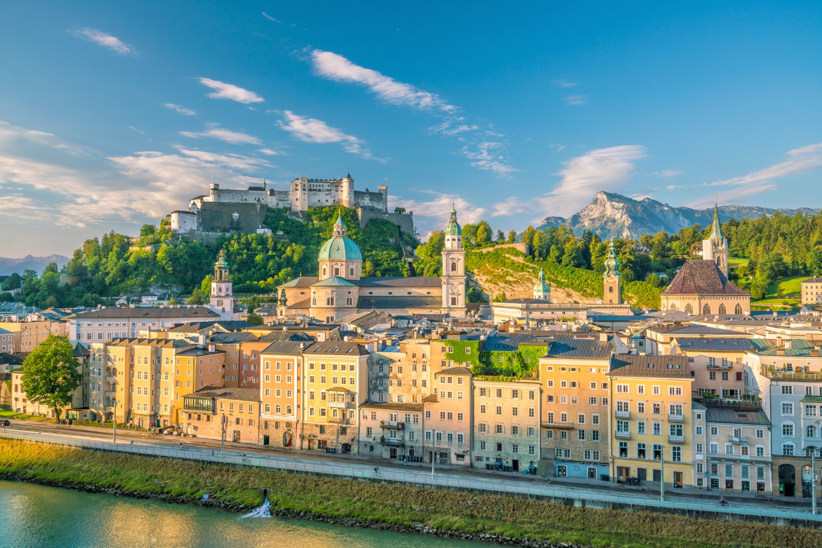 beautifulviewofsalzburgcityskylineinthesummeraustria