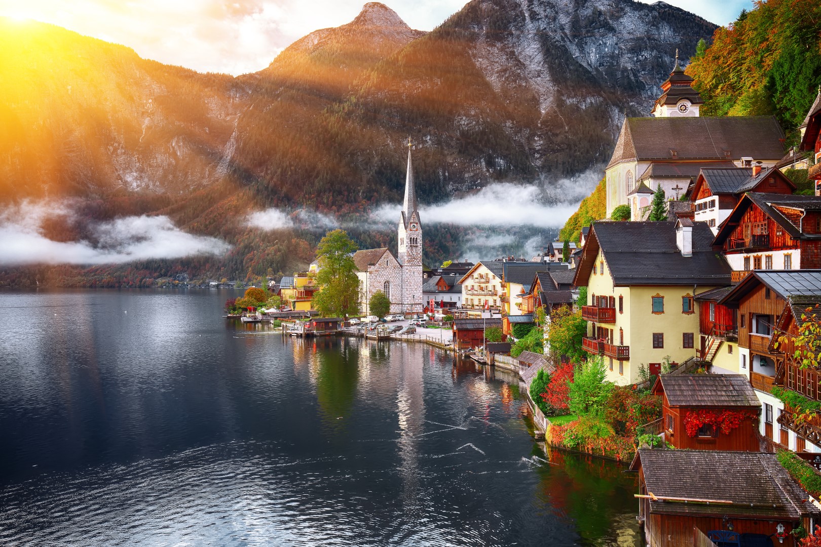 scenicviewoffamoushallstattmountainvillagewithhallstatterlake