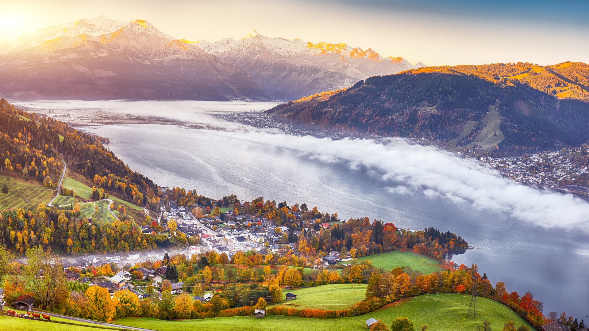 spectacularautumnviewoflakemeadowstreesandmountainsin